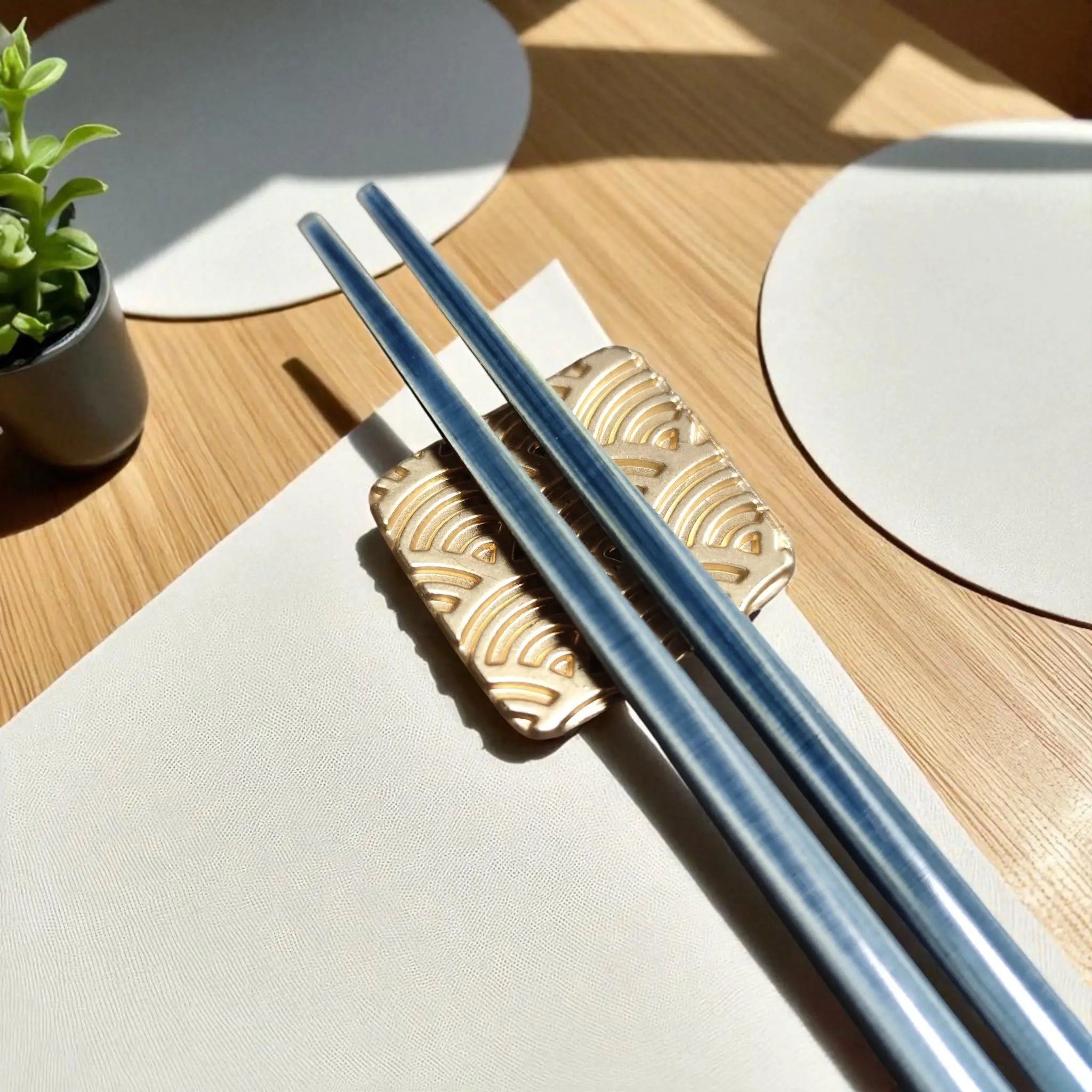 Daiso Metal Chopstick Rest Waves Design (Golden/Silver)