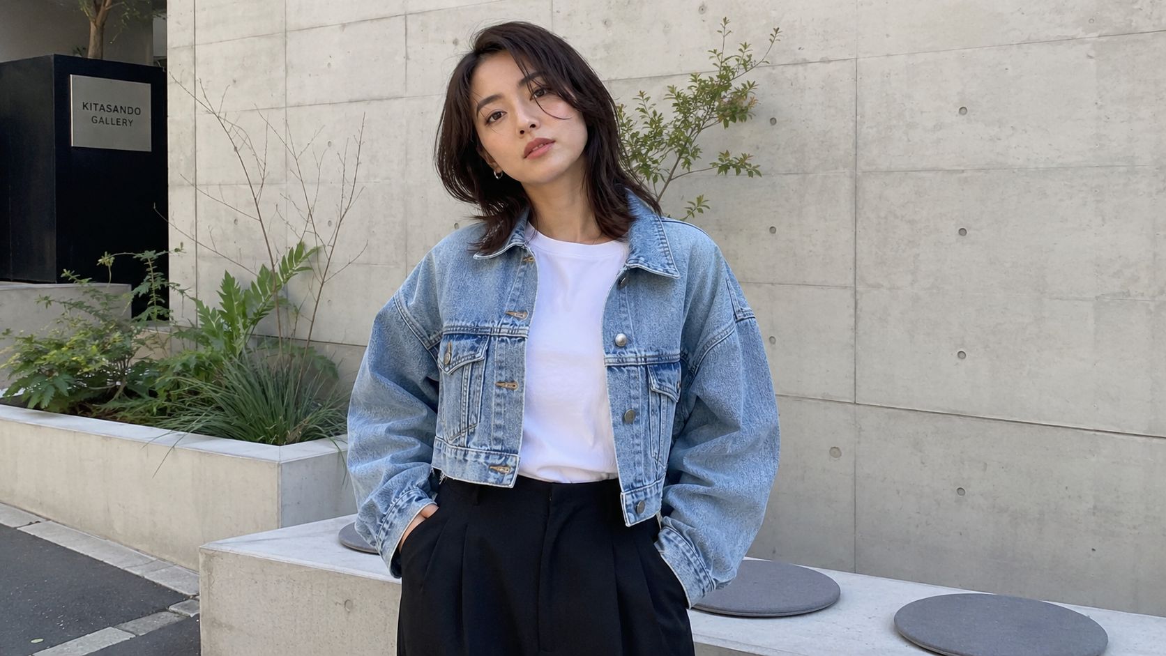 Oversized Cropped Denim Jacket: Styling Tips for 2026