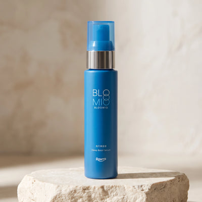 BLOOMIO Deep Boost Serum 50g — MACRO lifestyle view