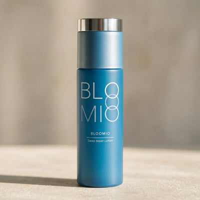 BLOOMIO Deep Moist Lotion 145ml — MACRO lifestyle view