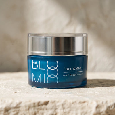 BLOOMIO Moist Repair Cream 30g — MACRO lifestyle view