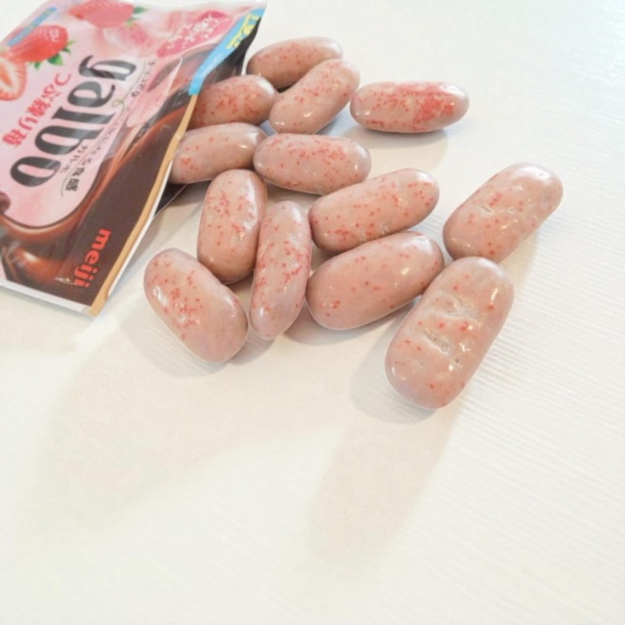 Meiji Galbo Strawberry Chocolate 58g